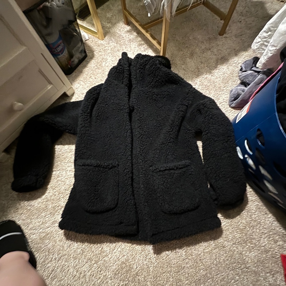 hollister women’s fluffy jacket